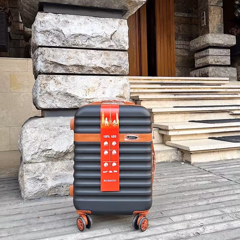 چمدان سایز کابین 20 اینچ مشکی .