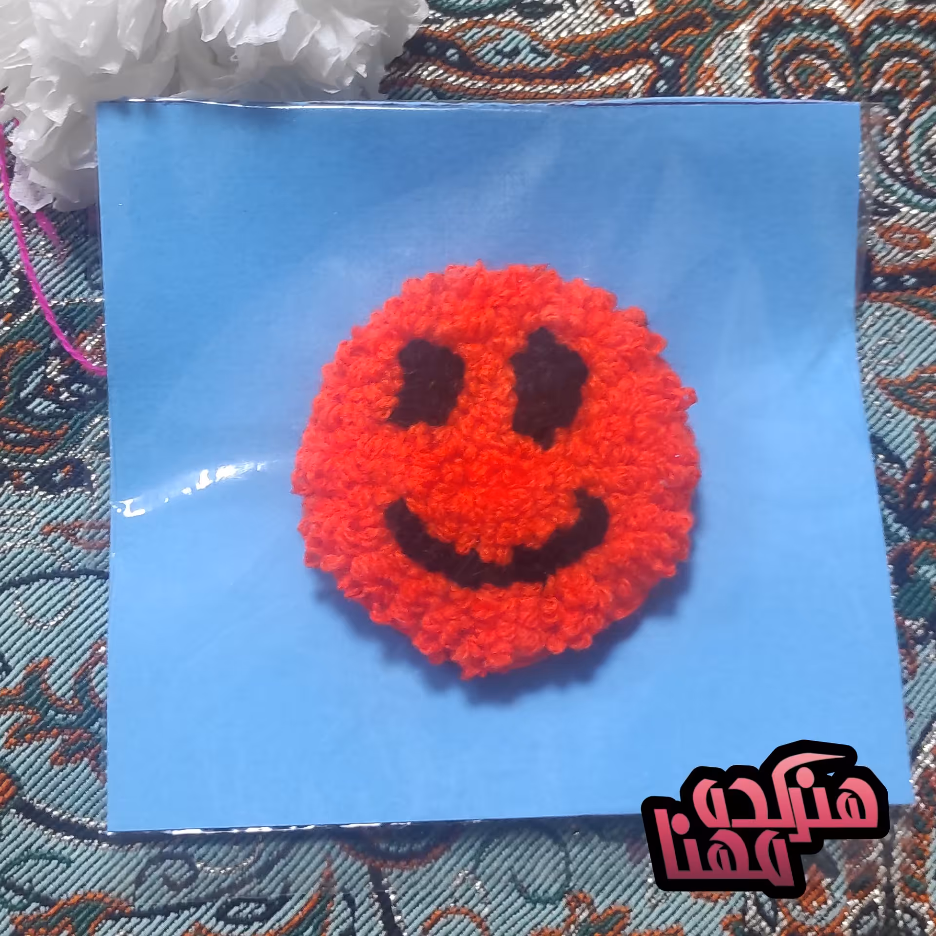 پیکسل ایموجی طرح لبخند فرشینه بافی یا شبه قالی رنگ نارنجی 