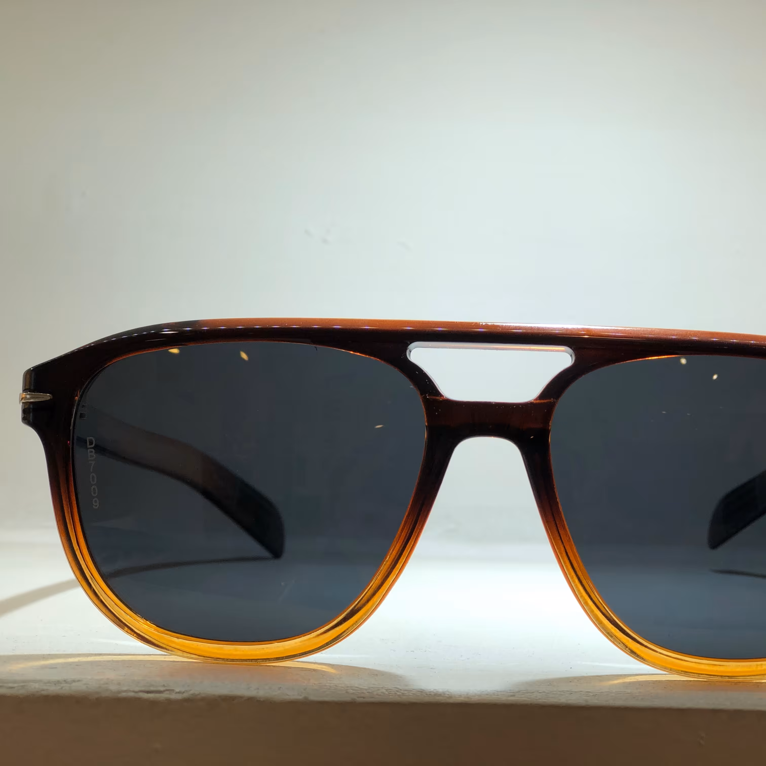 عینک آفتابی برند دیوید بکهام با عدسی پلی کربنات و فیلتر UV و شفافیت دید بالا