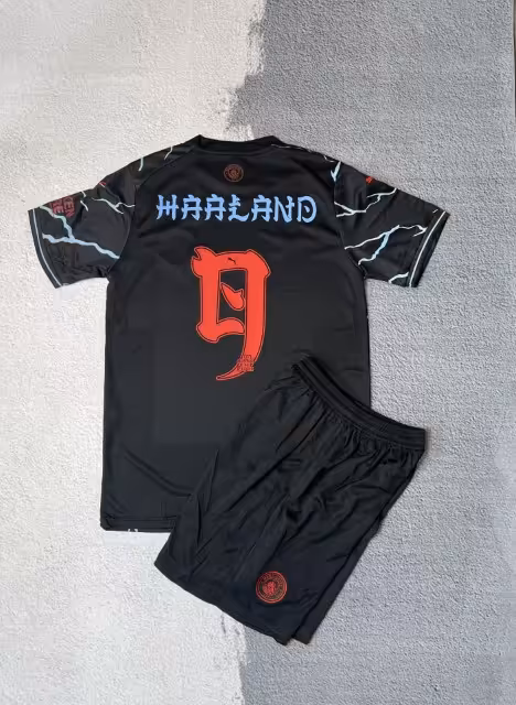 پیراهن و شورت سوم منچستر سيتی 2024 (با چاپ ژاپنی هالند)