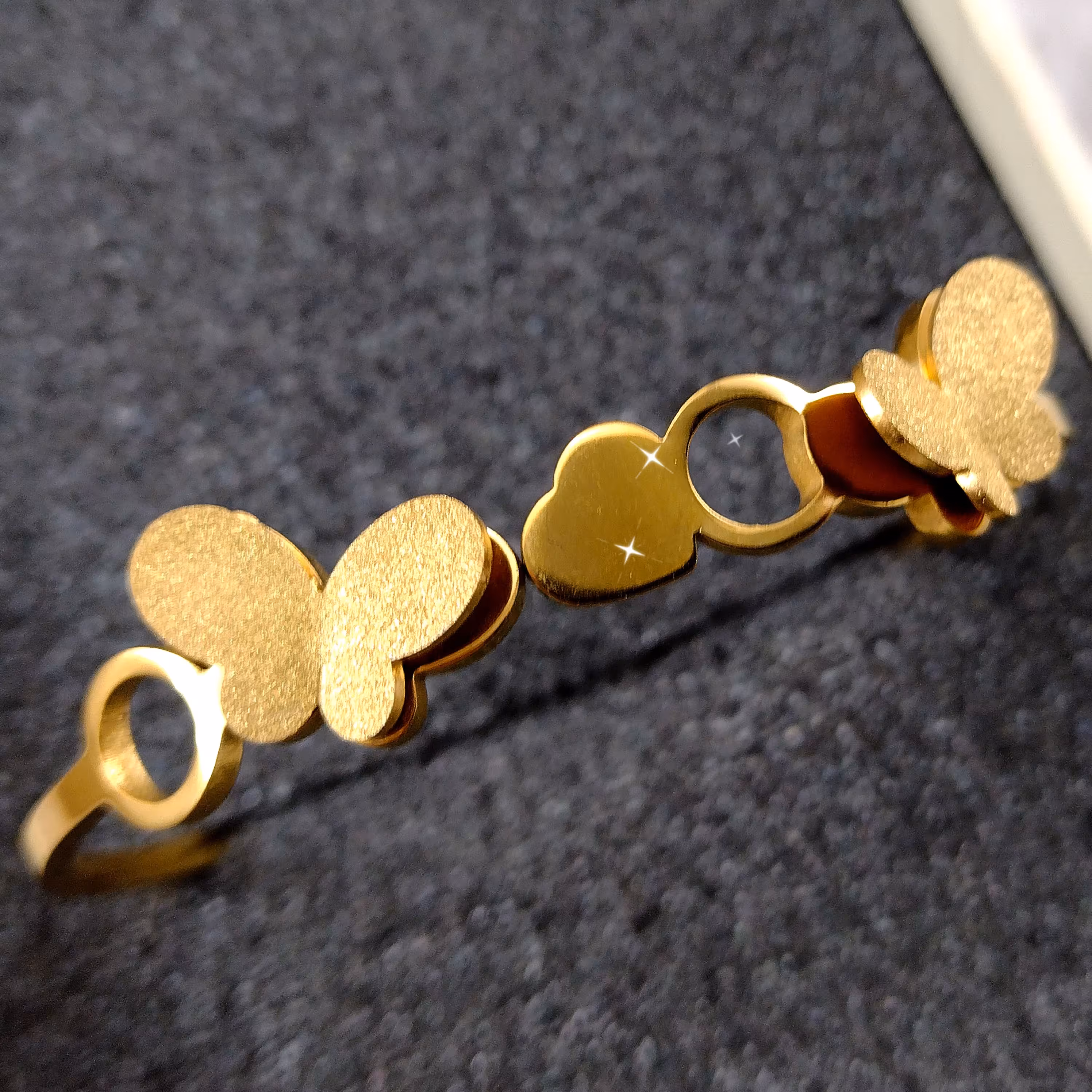 دستبند النگویی پرواانه