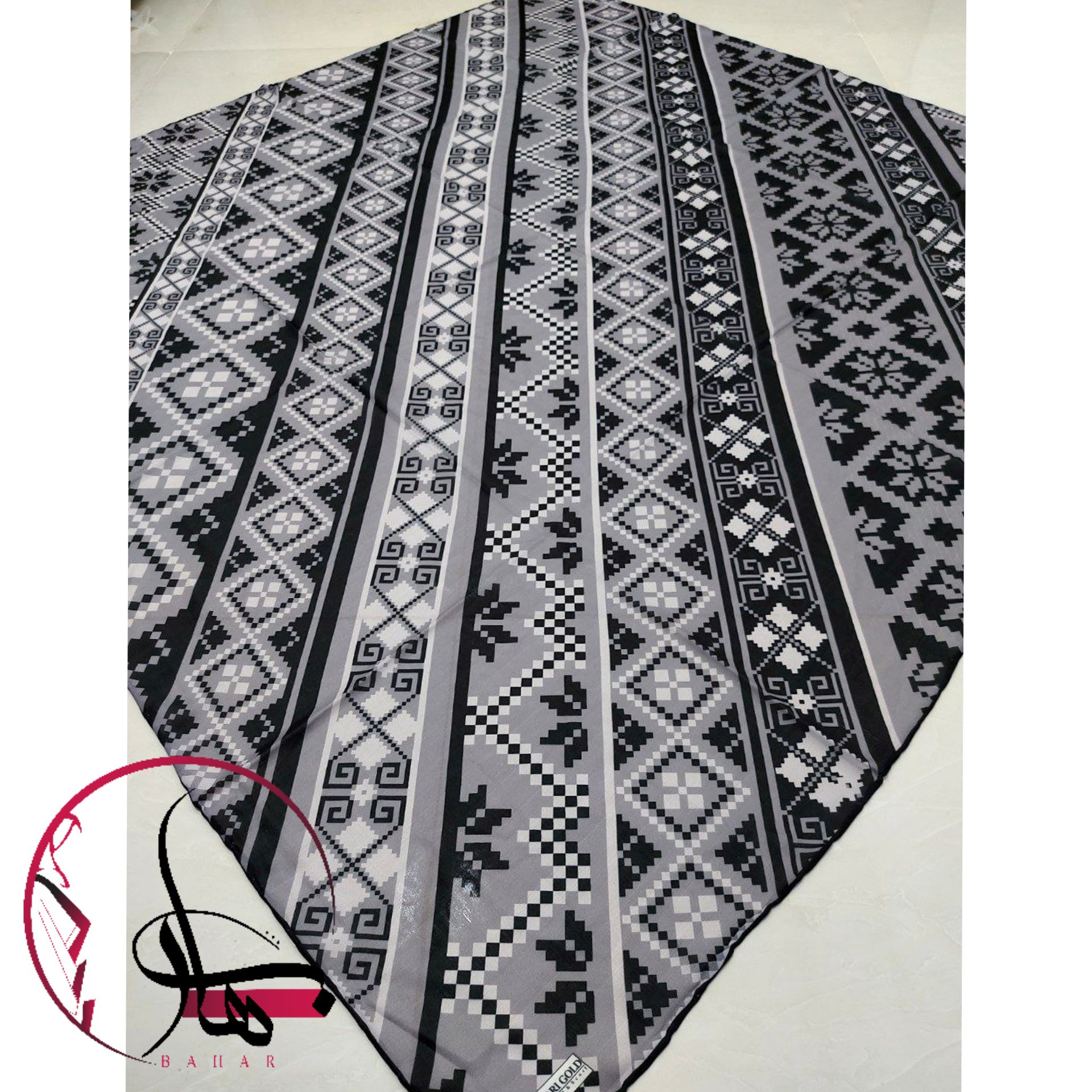 روسری نخی چهارفصل طرح سنتی