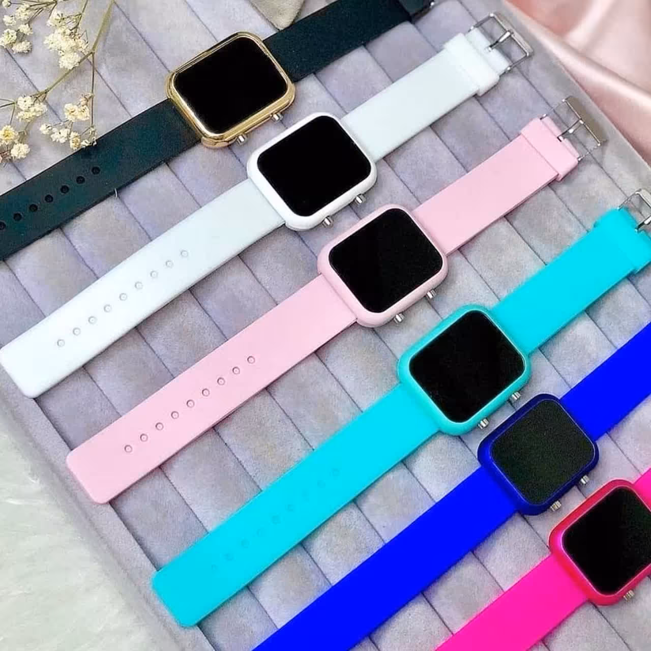 ساعت مچی دیجیتالی صفحه مربعی بند سیلیکونی رنگبندی کامل در دو سایز کوچک و بزرگ 