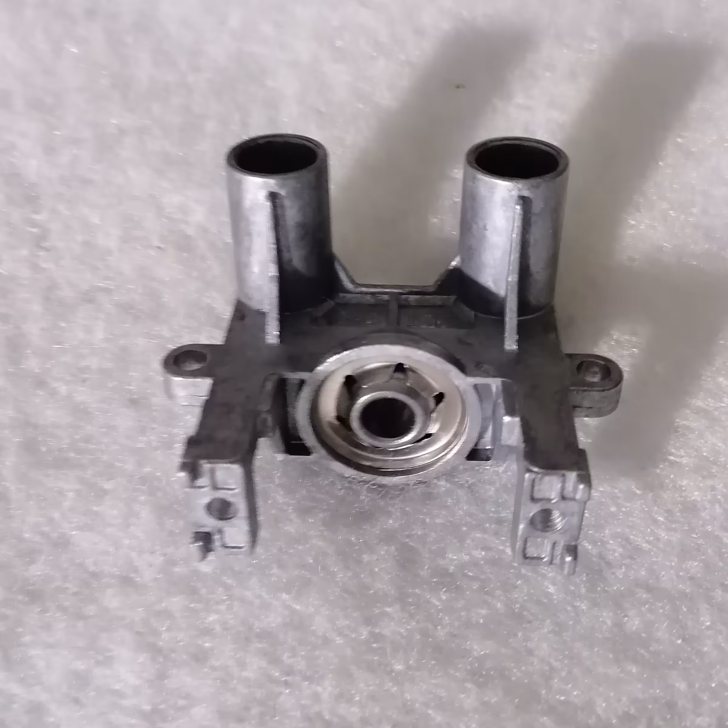 بدنه فلزی موتور همزن (چدنی جلویی موتور همزن) پایه جلویی موتور همزن