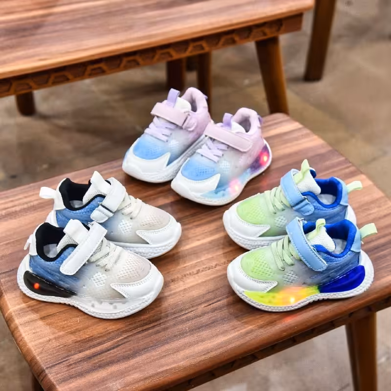 سایز 21 تا 30 چراغدار  کتانی و کفش بچگانه پسرانه و دخترانه اسپرت