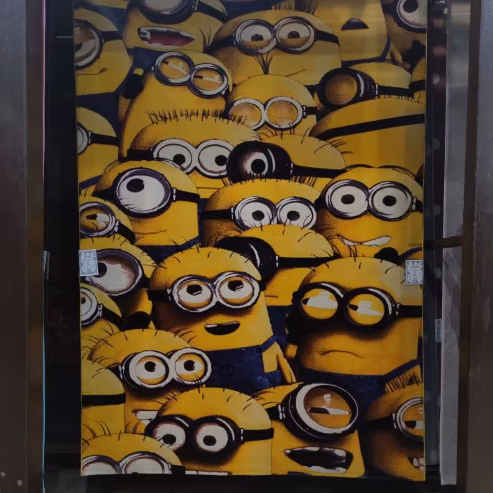 فرش کودک طرح مینیون ها   500 شانه تراکم 1000،سایز2در3(شش متری)