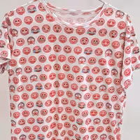 تیشرت و شلوارک نخ پنبه کشی و لطیف  رنگبندی مطابق عکس 