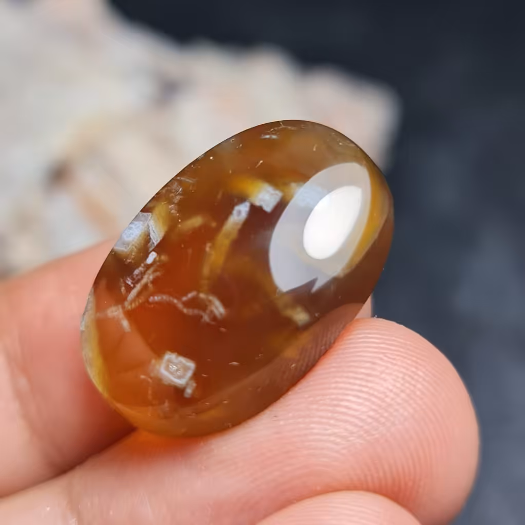  نگین فوق العاده زیبای سنگ صد درصد طبیعی عقیق جزع رتایل دار اصل خراسانی
کد 27248