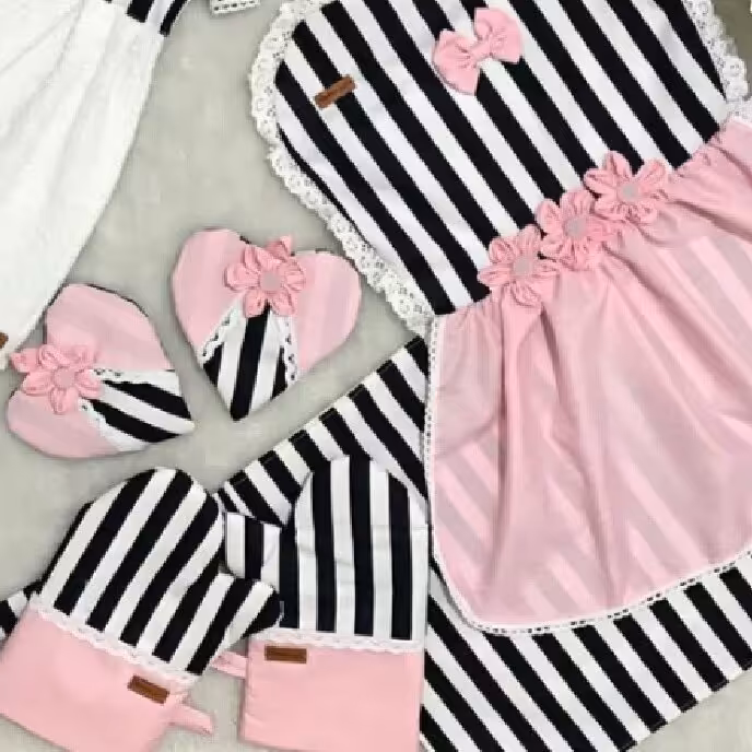 پیشبند و دستگیره قلبی و دستکش فر