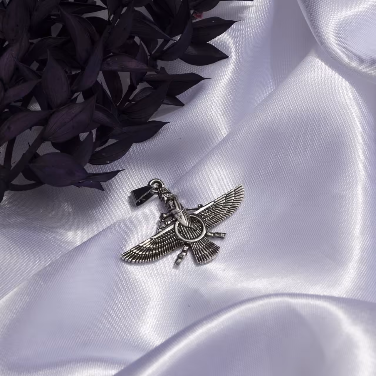 پلاک فروهر نقره ای 
1050023
