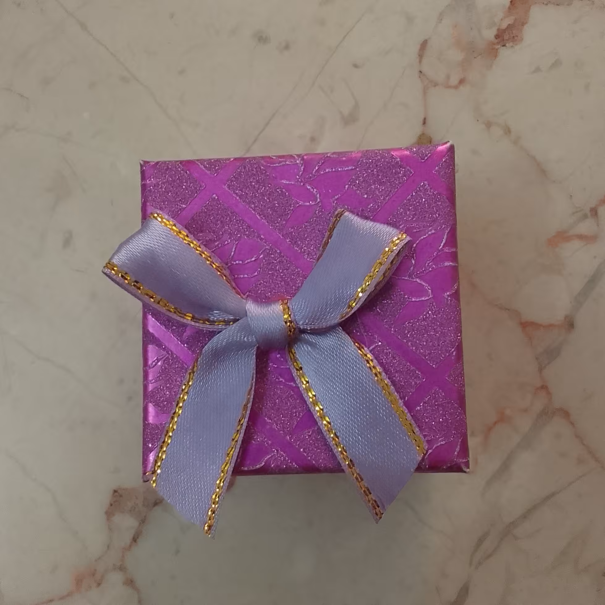 جعبه انگشتر گوشواره گردنبند آویز بنفش اکلیلی ابعاد 5 در 5 جعبه کادویی طلا نقره زیورآلات