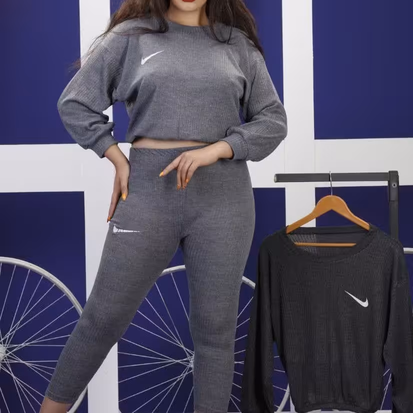 دوتیکه کراپ و شلوار آکاردئونی در دورنگ ملانژ مناسب سایز 36 الی 46  


