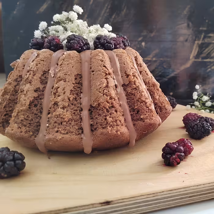 کیک موز و شکلات  بافتی نرم و پنبه ای که به عزیزانی که عاشق موز هستند پیشنهاد میشه حتما امتحان کنند