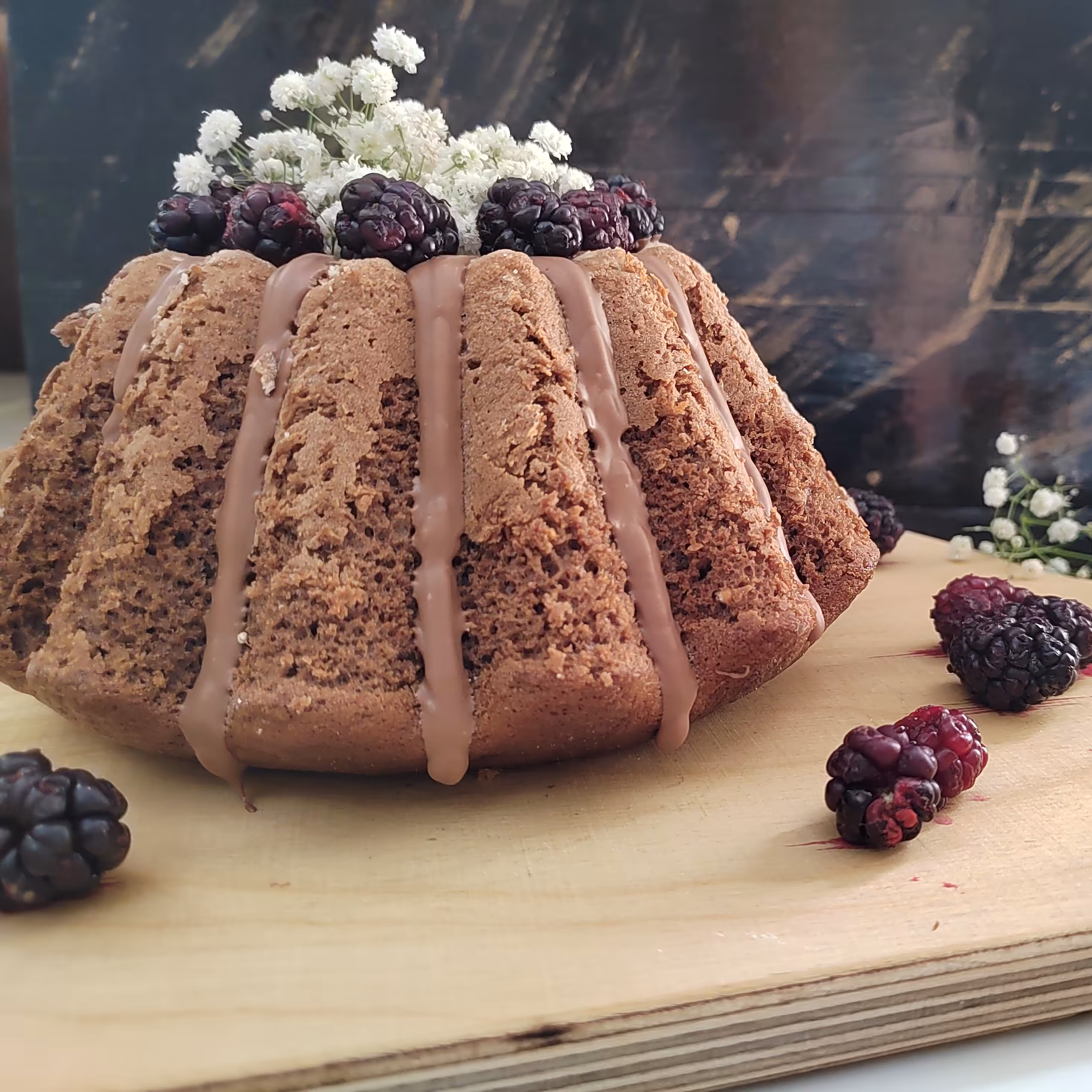 کیک موز و شکلات  بافتی نرم و پنبه ای که به عزیزانی که عاشق موز هستند پیشنهاد میشه حتما امتحان کنند