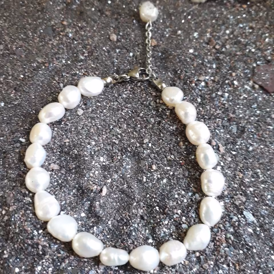 دستبند شیک و لاکچری مروارید طبیعی پرورشی باروک کد 231 E  همراه با ارسال رایگان