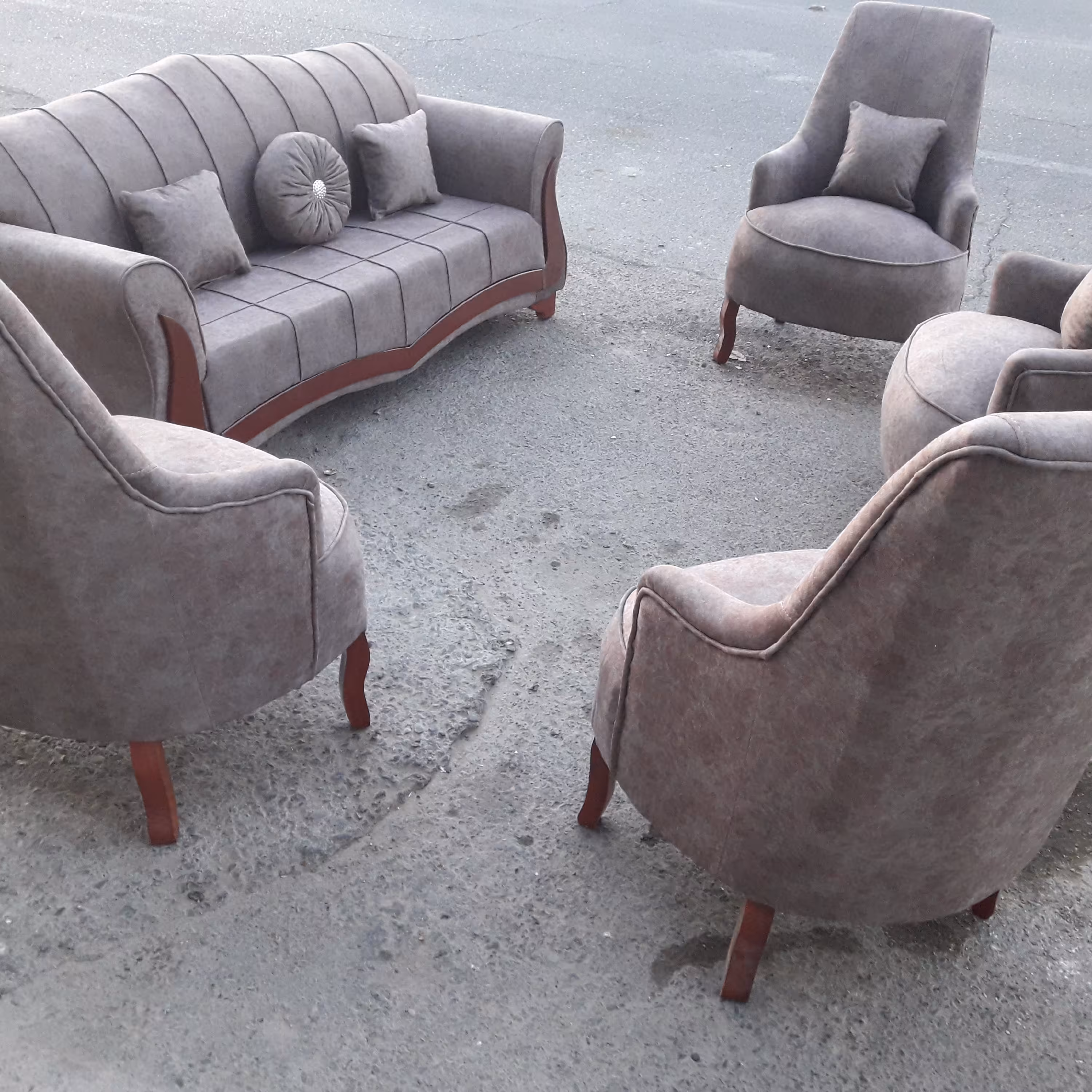 مبل راحتی نگین کیفیتی عالی و قیمتی مناسب رنگ بندی بی نهایت