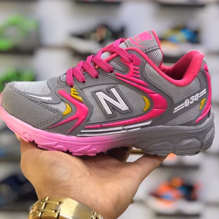 کتونی بالنسیاگا زیره بسیار نرم سبک،رویه پختی و بافتی بسیار باکیفیت قابل شستشو 