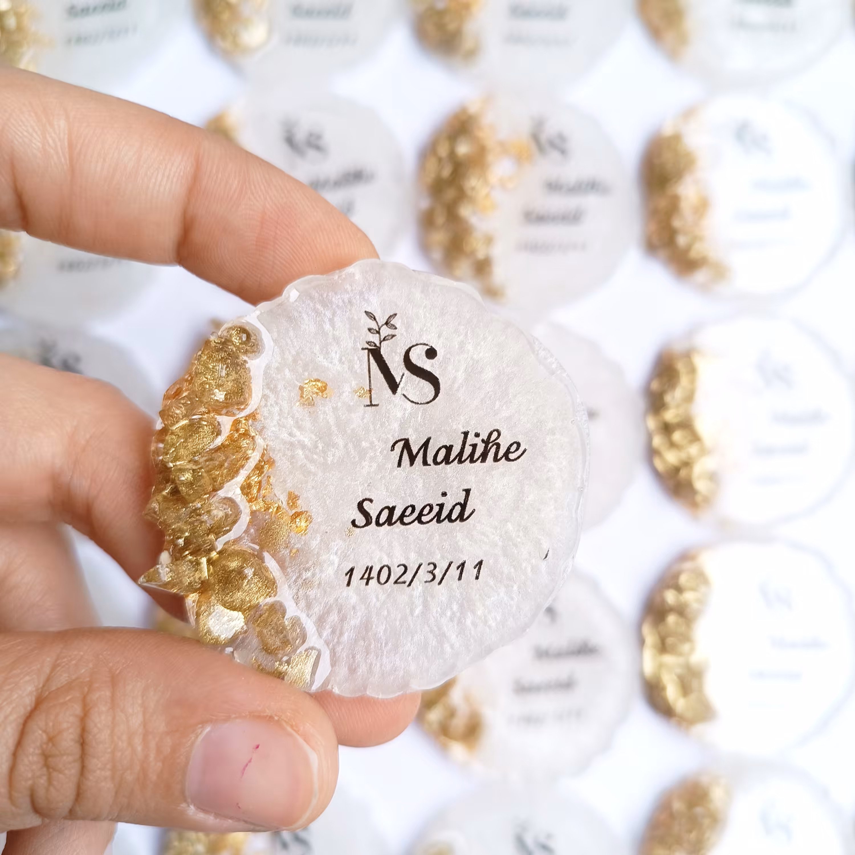 گیفت عقد شیک و لاکچری رزینی دست ساز 