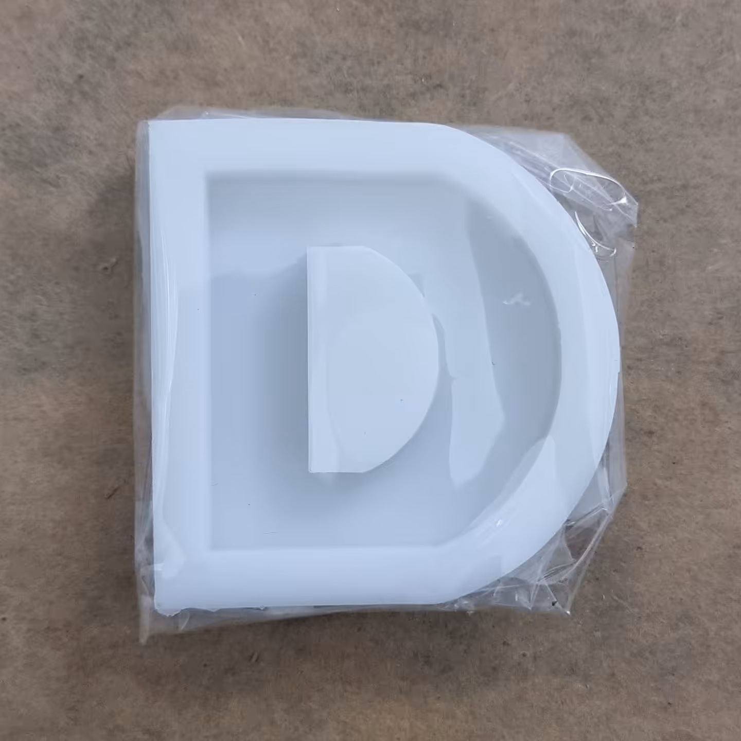 قالب سیلیکونی حرف D سایز 4سانتی و ضخامت نیم سانتی متری