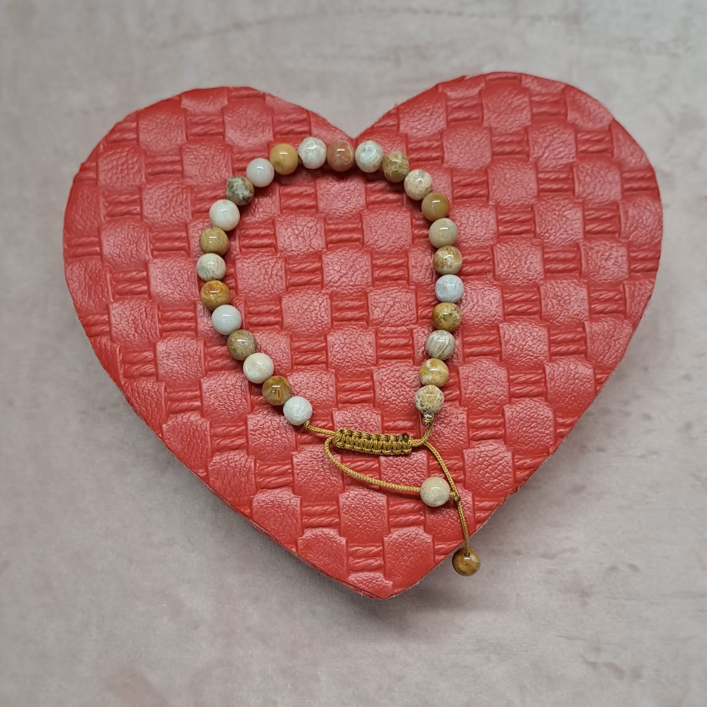 دستبند فسیل 