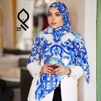 روسری نخی اسپان RNF60
  تم آبی طرح سنتی  قواره 140 در 140 سانتیمتر دور چرخ دوز  برند پیندو