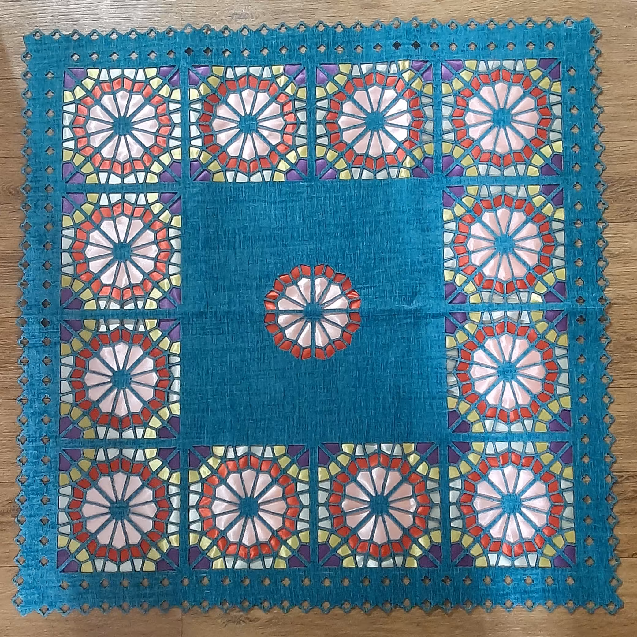 رومیزی هویه کاری و سوخت نگار