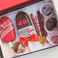 پاپسیکل و شکلات و توت فرنگی و چوب شور