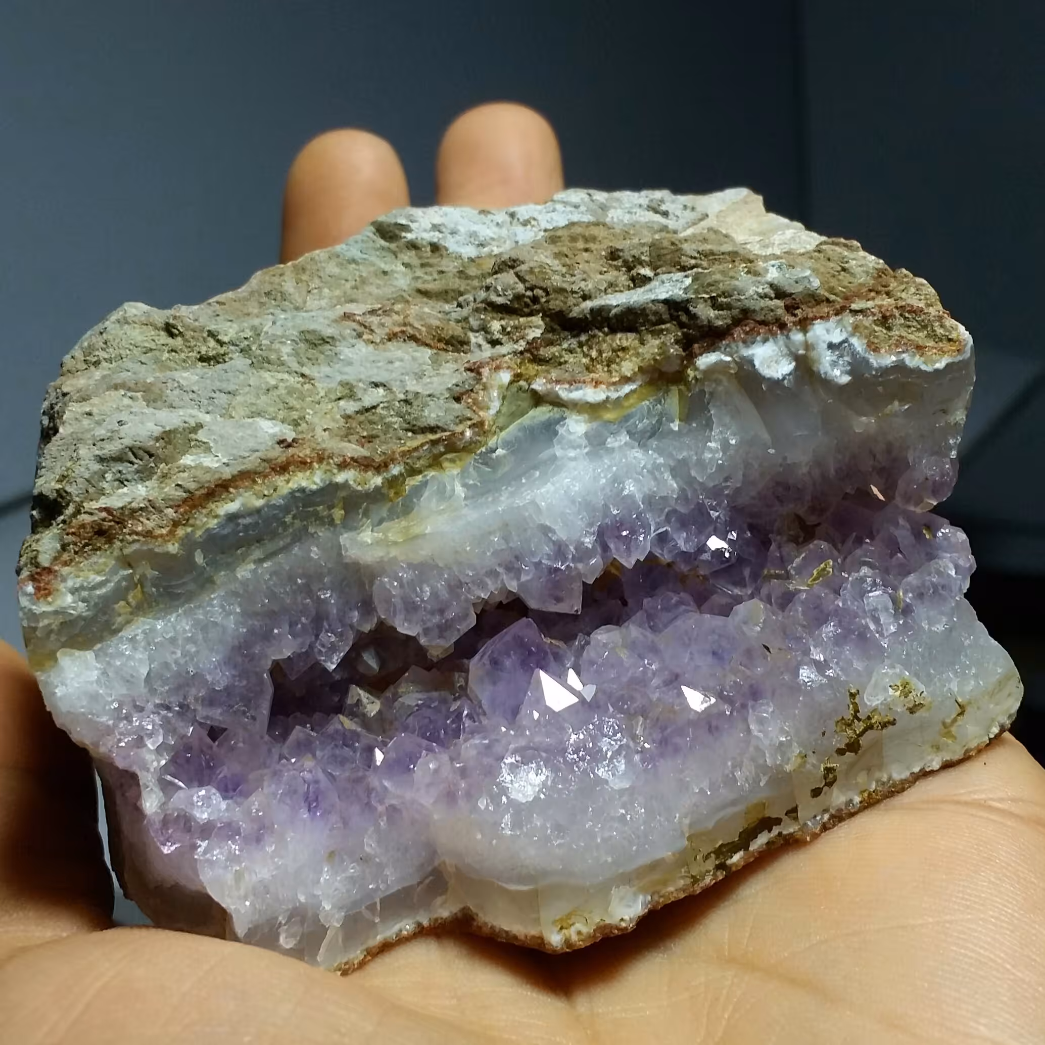 سنگ راف درشت آمیتیس بلور درشت بسیار پر رنگ بسیار زیبا دیدنی کاملا طبیعی شاهکار خلقت خااااص
نمونه ای فوق کلکسیونی
کد 8383