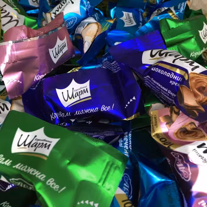 شکلات مغزدار رویال فندقی و نارگیلی 250 گرمی