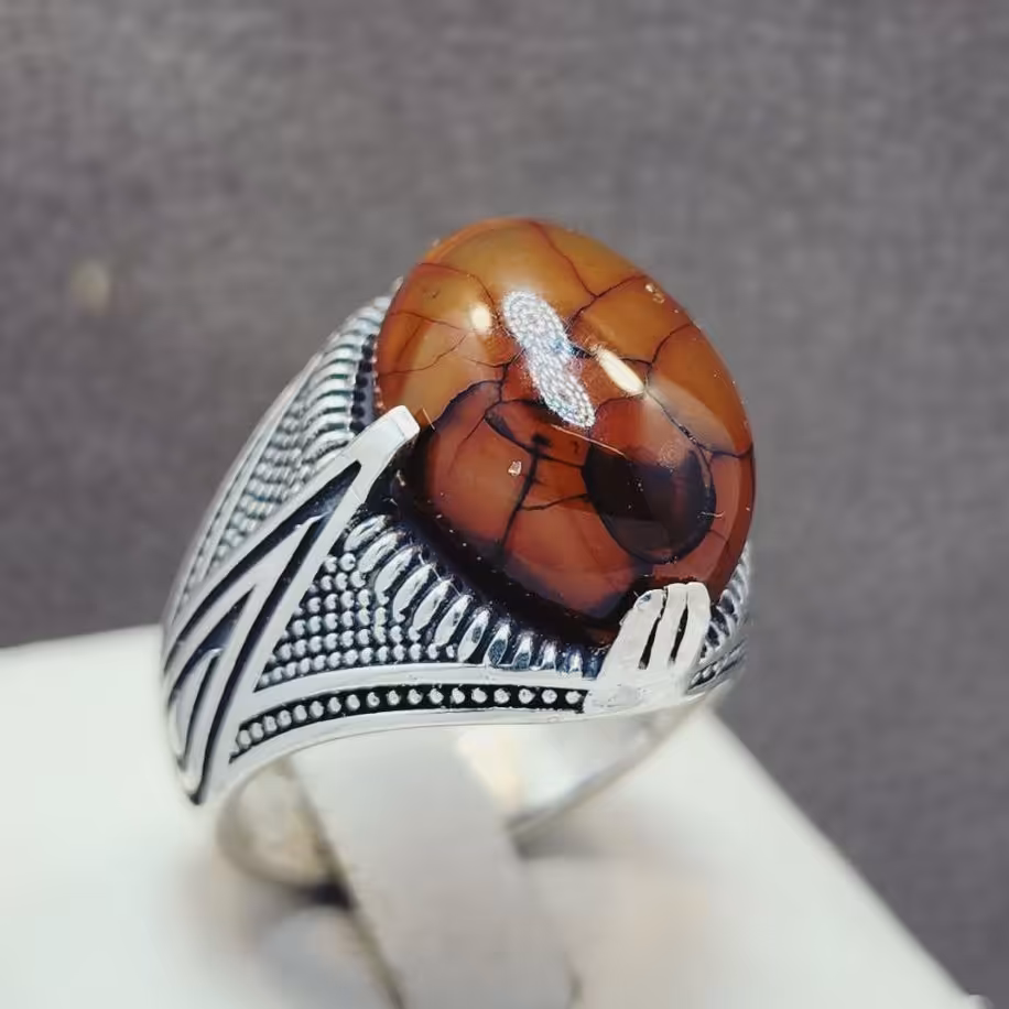 نگین عقیق دراگون سرخ اصل و معدنی با رکاب نقره زیبا مردانه 