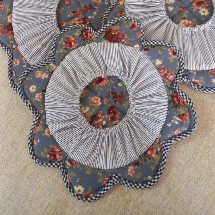 سرویس آشپزخانه : این ست شامل ،3عدد دمکن 8پر،‌‌  نمگیر ،2جفت دستگیره،پیشبند،کاور و غیره...