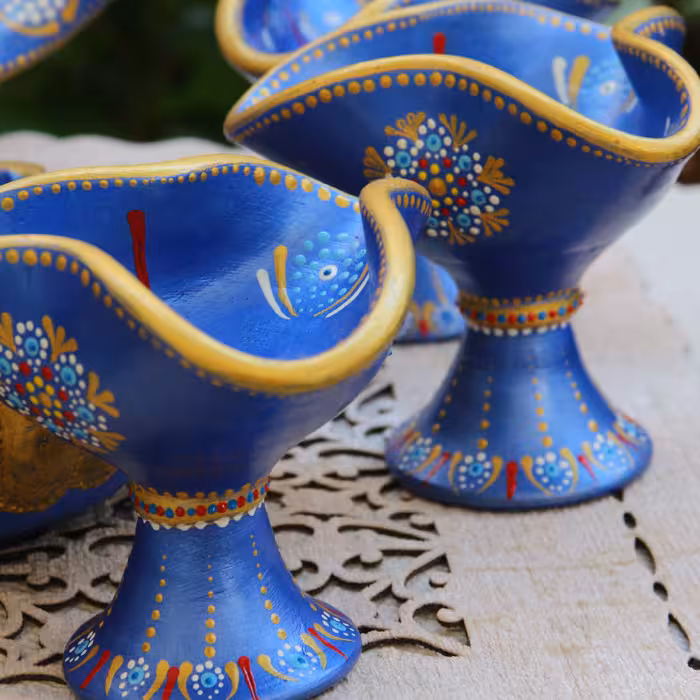 ست سفالی هفت سین نقطه کوب شده با 6عدد جام ویک عدد آینه و یک عدد جای سبزه