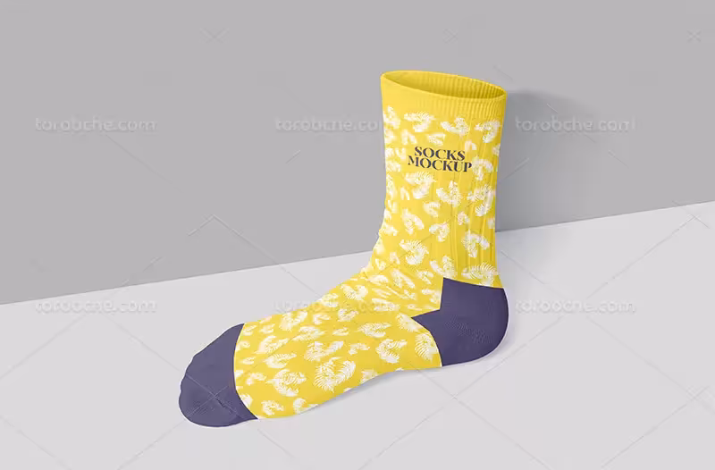 موکاپ لایه باز جوراب از زاویه رو به رو | گرافیک با طعم تربچه