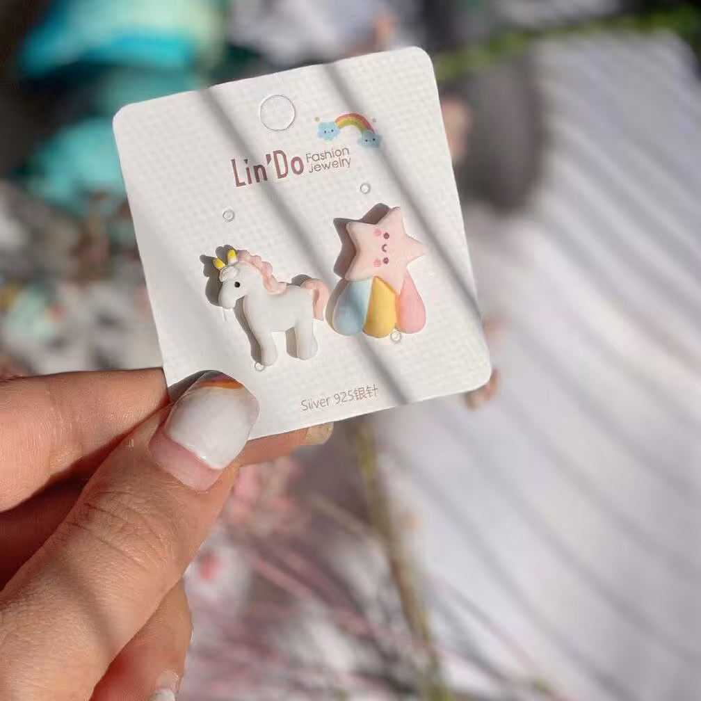 گوشواره پاستیلی یونیکورن. 