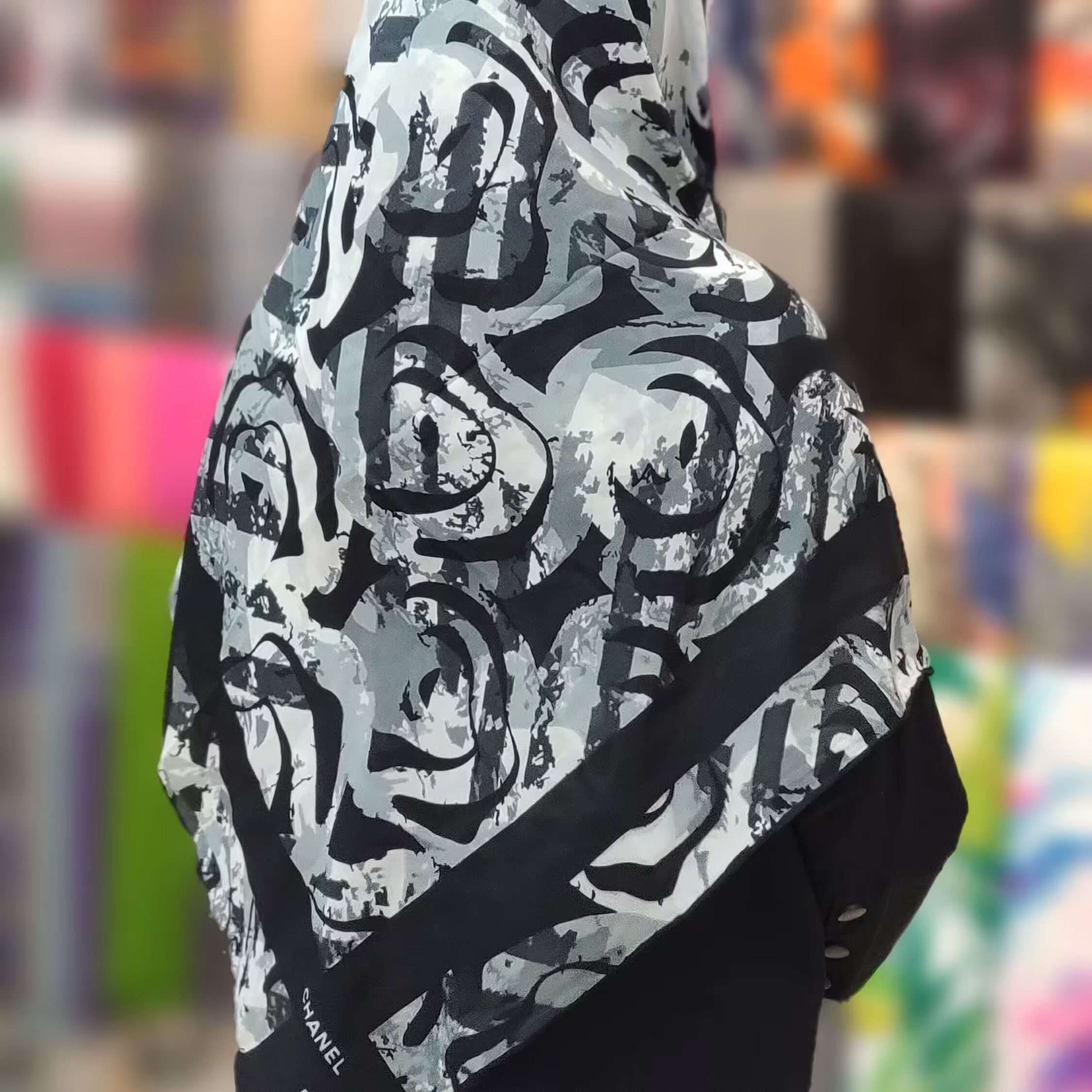 روسری سفید مشکی نخ گارزا قواره 140 دست دوز در طرح های مختلف