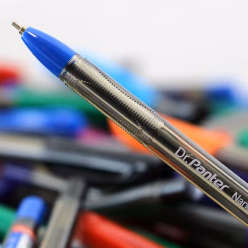 خودکار هشت رنگ مارک پنتر. بانوک ساچمه ایی و ریزقلم.تجربه ی نوشتن آسان و روان ...