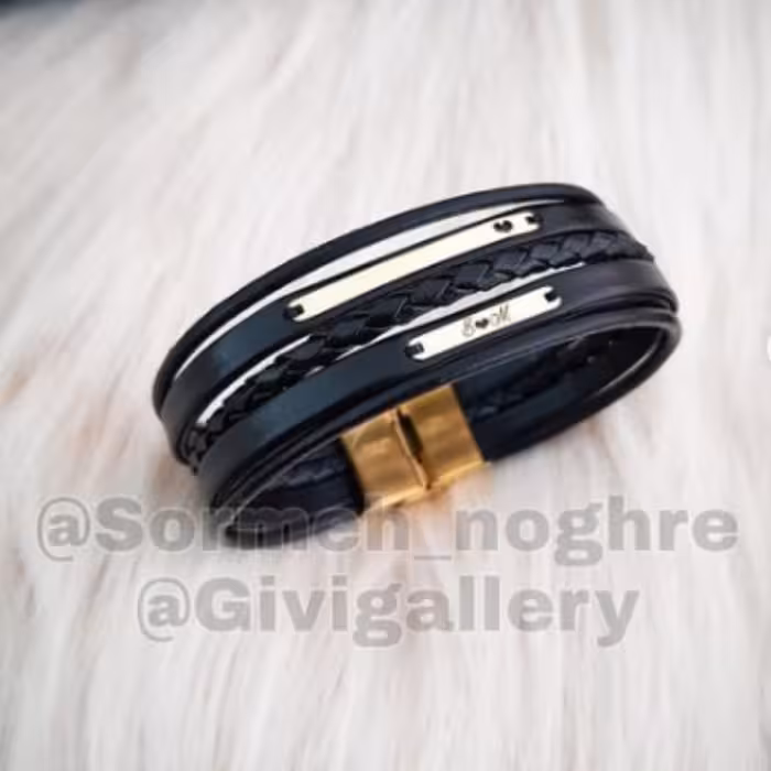 دستبند چرم طبیعی گاوی طرح 5 لایه  زنانه و مردانه بهمراه پلاک وحک دلخواه