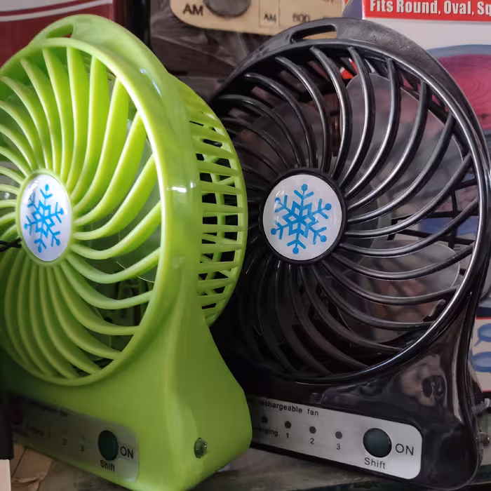 پنکه رومیزی شارژی سه زمانه دارای باطری شارژی جدا شونده مناسب برای همه و همه جا پر قدرت   هم باطری و هم usb  دارای باطری