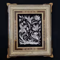 تابلو برجسته  قلمزنی مسی با قاب خاتم کاری ترنج 55در65