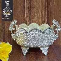 قلم زنی بیضی چکشی دستساز پایه دار  قلم گل و طاووس  اعلاء سفید طرح نقره شماره 1