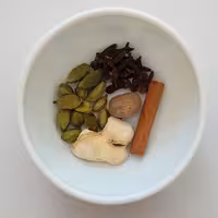 ادویه چای ماسالا نسابیده با بهترین مواد اولیه و حجم زیاد هل سبز با کیفیت 