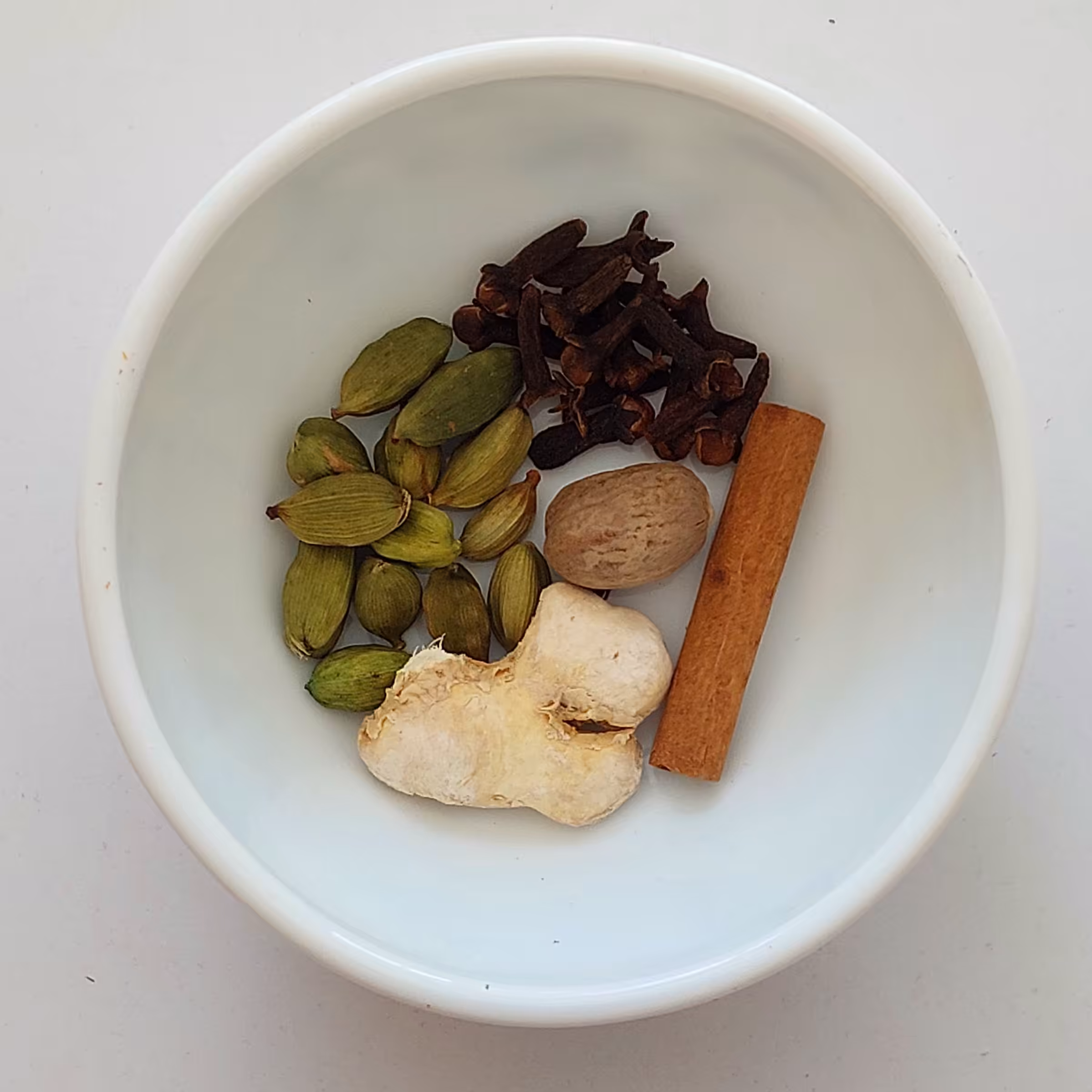 ادویه چای ماسالا نسابیده با بهترین مواد اولیه و حجم زیاد هل سبز با کیفیت 