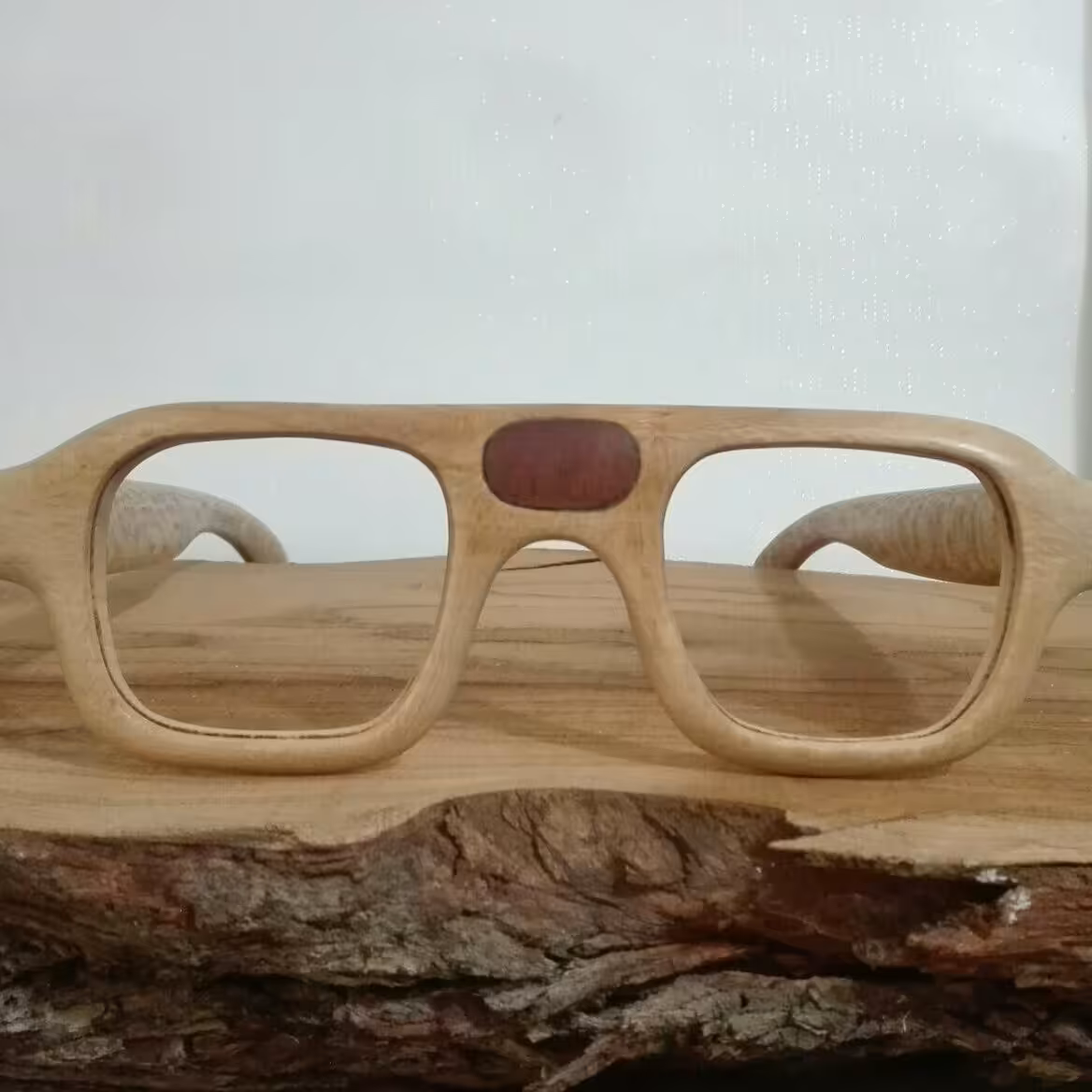 عینک چوبی