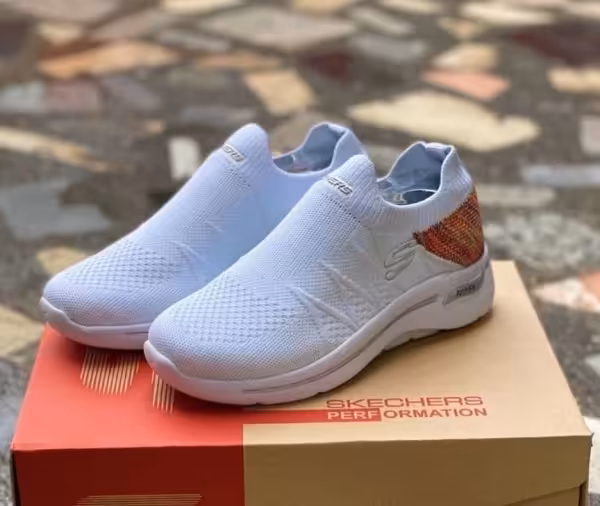 کفش کتانی مدل اسیکیچرز جورابی