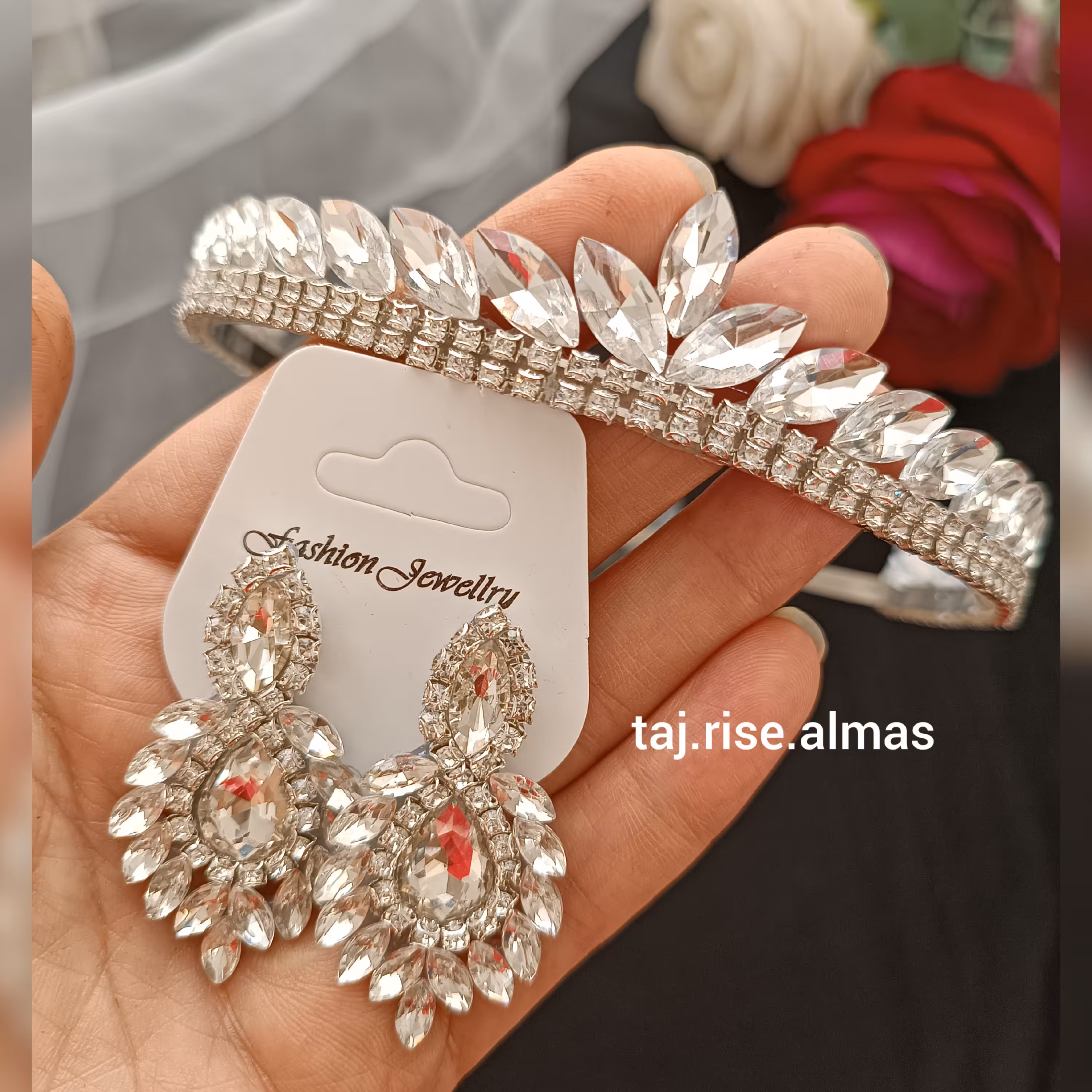 ست تاج و گوشواره ظریف و زیبا .با درخشندگی فوق العاده ،با سنگ های اصل و قیمتی.