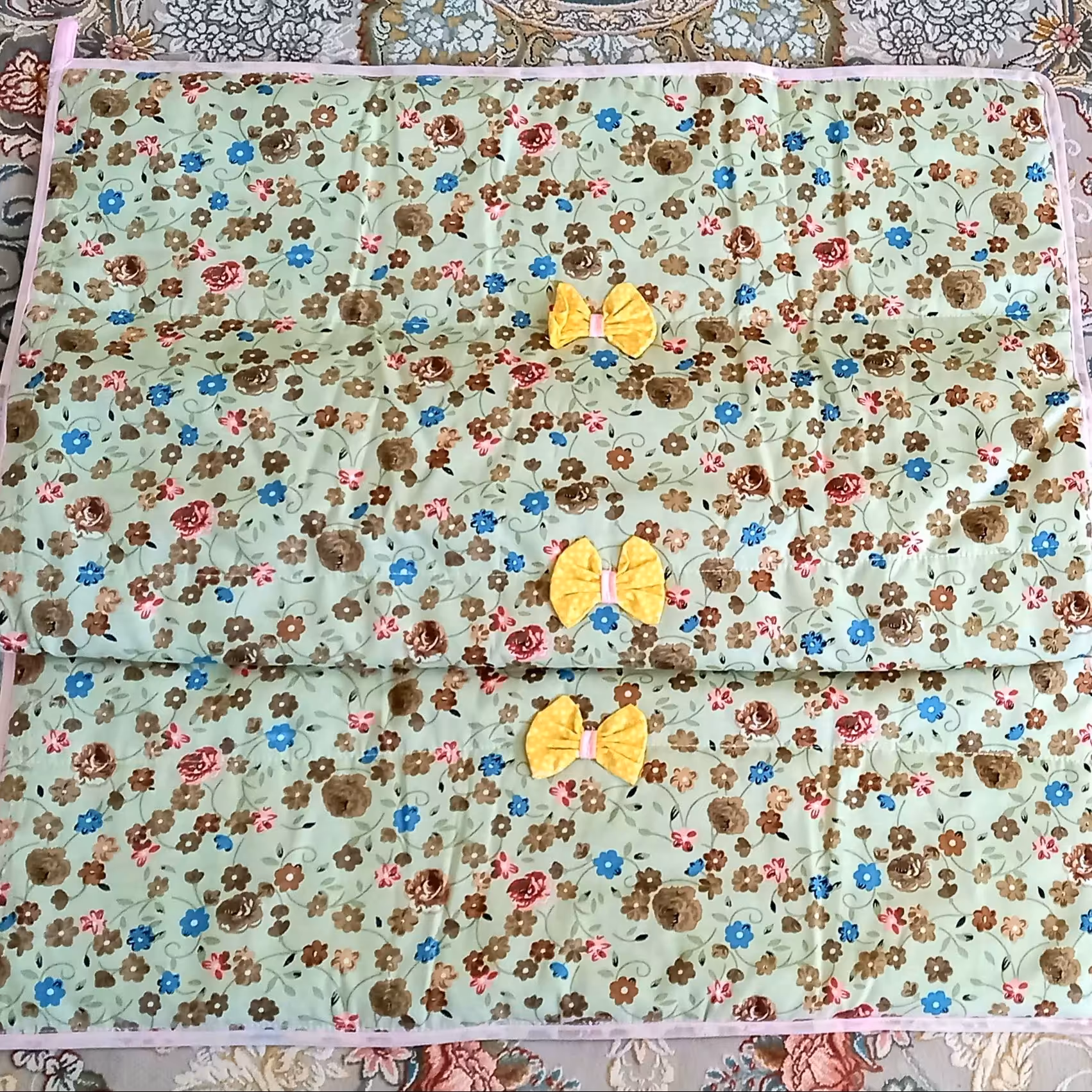 نمگیرظروف،در دوطرح عالی و زیباو جنس خوب( کتان نخ)،سایزبزرگ،فقط دوعددموجود میباشد،به همین علت زیرقیمت فروخته میشود.