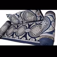 ست شاهنشین 5 تکه شامل یک تشک و دو عدد پشتی مربعی و دو عدد پشتی گرد 
