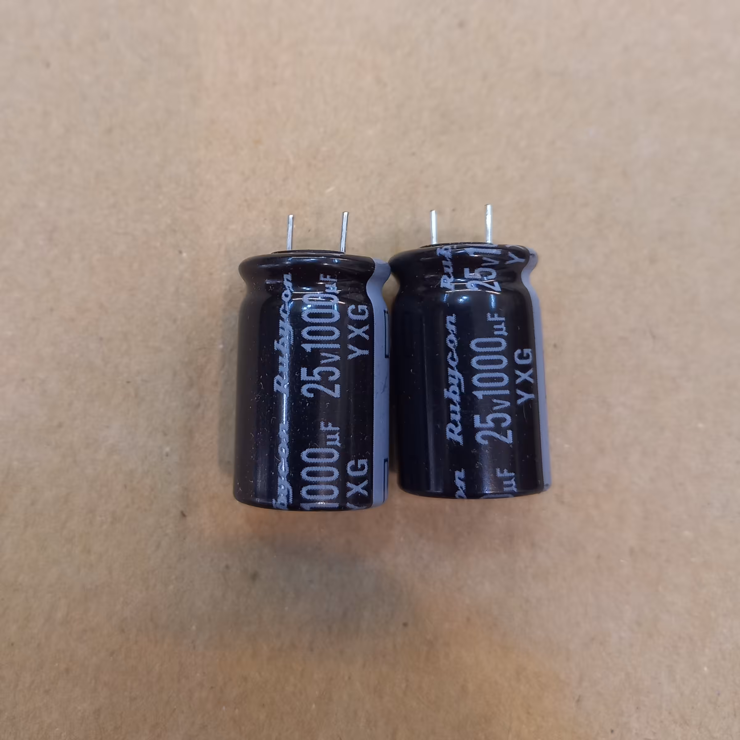 خازن الکترولیت 1000 میکرو فاراد 25 ولت ،Rubycon ژاپنی کد YXG