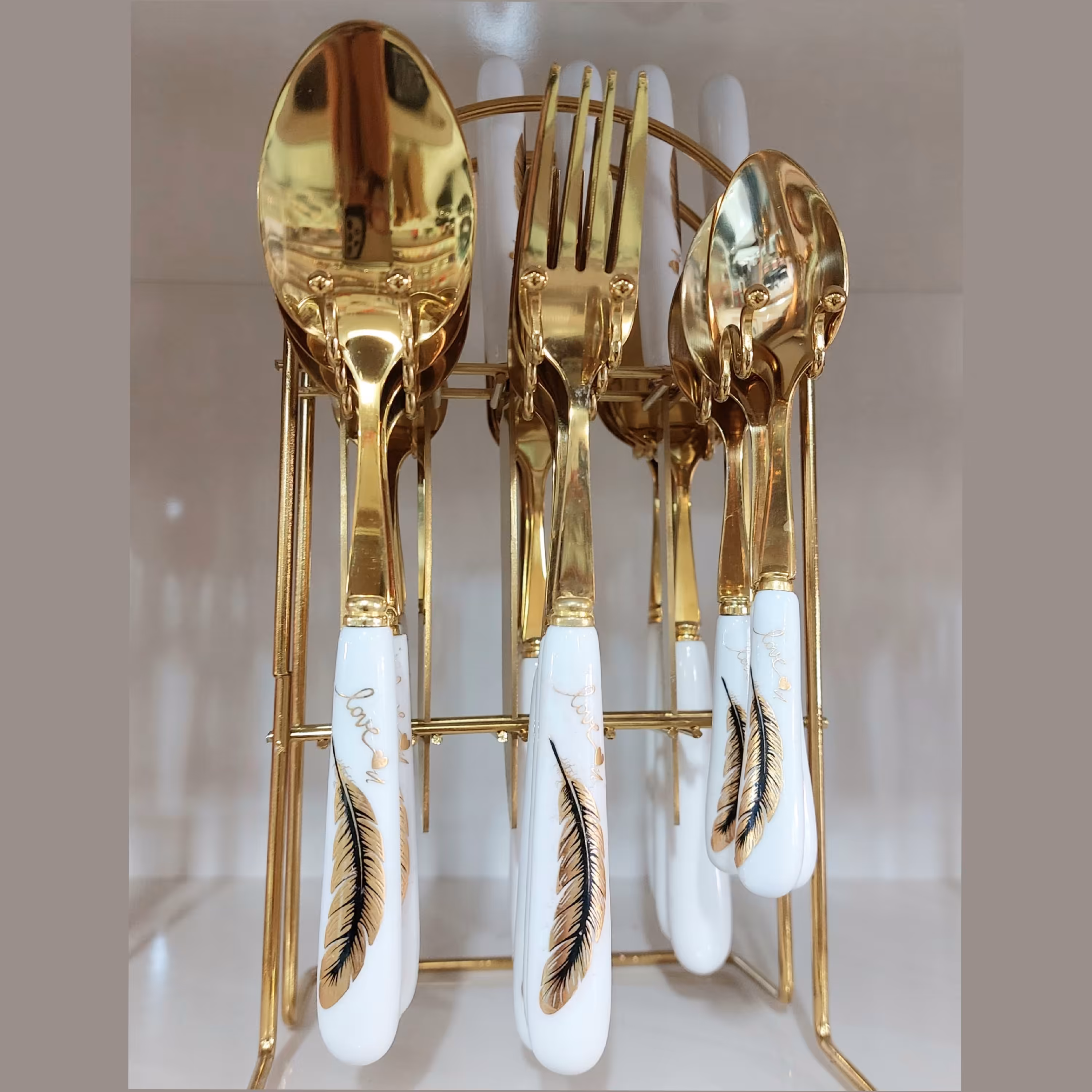 سرویس6 نفره قاشق و چنگال
دسته سرامیک طلایی