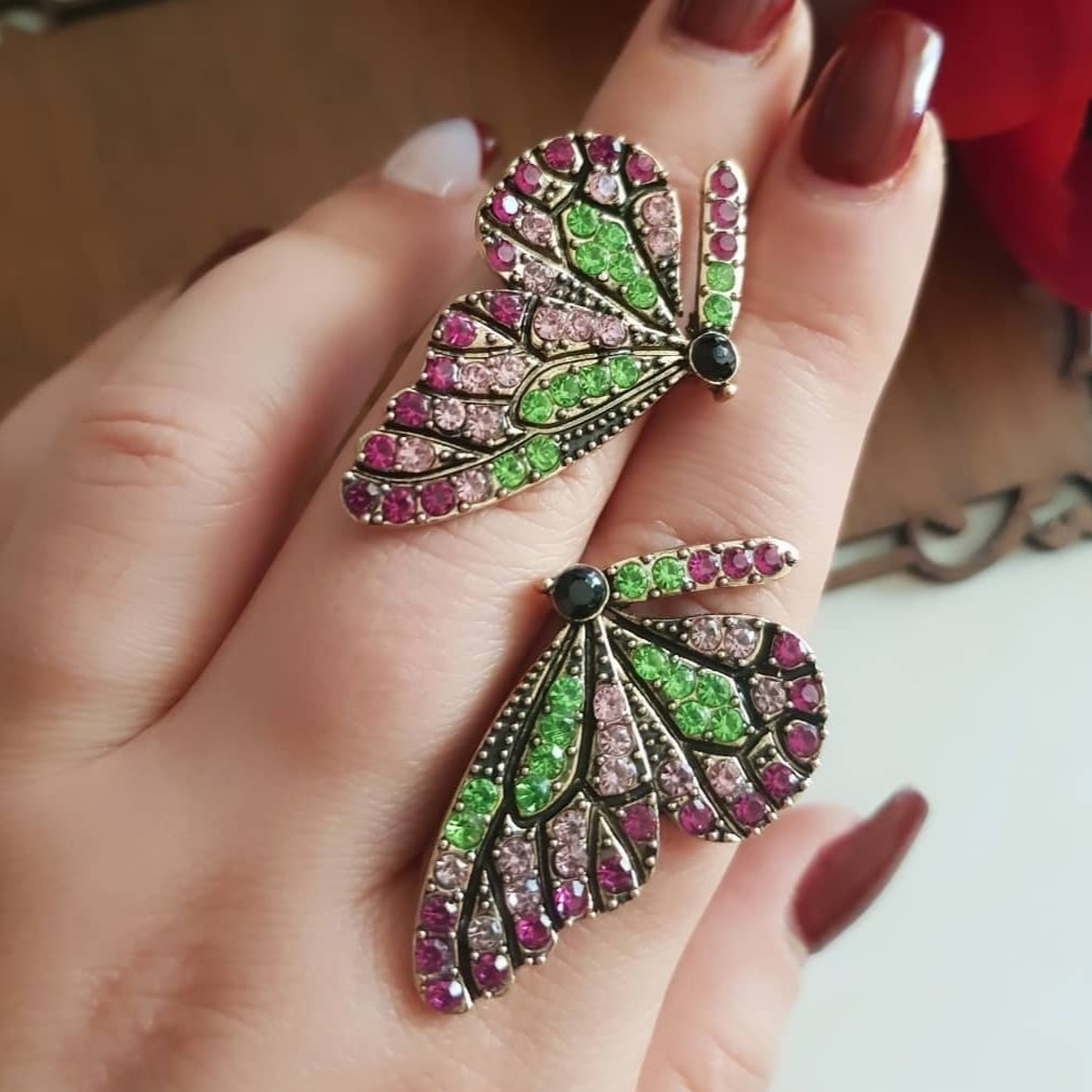 گوشواره میخی پروانه برند زارا سبک و بسیار زیبا
